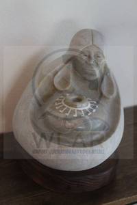 lot 22 image: NEW TRENDS GALLERY&nbsp HAND CARVED INDIAN LADY SCULPTURE BY SEAN EDEN , INFLUENCED BY TRIBE THE OGLALA &nbsp WITH INFORMATION OF ARTIST , SEE PICS&nbsp