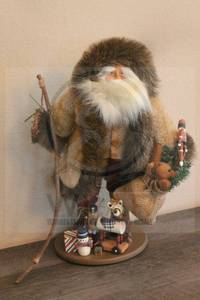 lot 77 image: FOREST WINTER SANTA CLAUS 16 H&nbsp STANDING FIGURINE STATUE&nbsp