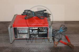 lot 90 image: RAC 8010 ELECTRONIC SOLID STATE 6AMP 12 VOLT BATTERY CHARGER&nbsp