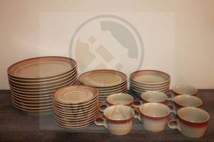 lot 91 image: TOTAL OF 43PC&nbsp 1970S MIKASA POTTERS ART STONEWARE COLLECTION&nbsp  COUNTRY CABIN BY BEN SEIBEL&nbsp MADE IN JAPAN , -DINNER PLATES , DESERT PLATES&nbsp ,&nbsp BOWLS, SAUCERS,CUPS,  SEE PICS&nbsp
