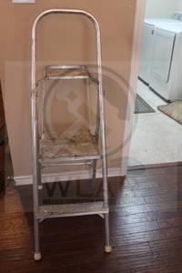 lot 97 image: ALLUMINUM 2-STEP LADDER WITH TRAY ,54&nbsp