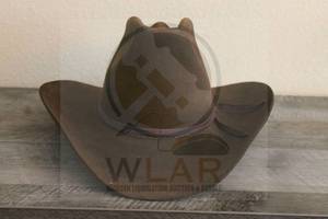 lot 100 image: JOHN B. STETSON TENERS WESTERN OUTFITTERS PROFESSIONAL HAND CREASED XXX STETSON FELT HAT SIZE 6 34