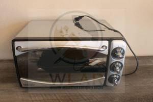 lot 112 image: DELONGHI XR640 RETRO TOASTER OVEN&nbsp