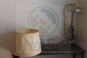 lot 60 image: ANTIQUE&nbsp MCM ITALIAN BRASS&nbsp DUAL LIGHT HANGING&nbsp SWAG CHAIN CEILING LAMP WITH SHADE  SEE PICS&nbsp