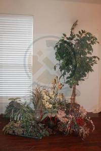 lot 148 image: TOTAL OF 7 FLORAL ARRANGEMENT HOME DECORS  SEE PICS&nbsp