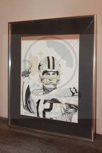 lot 241 image: FRAMED SKETCHED ART OF ROGER STAUBACH GLASS HAS CRACK SEE PICS