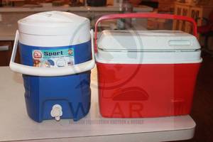 lot 248 image: SMALLER WATER COOLERDISPENSER AND LUNCH COOLERCHEST