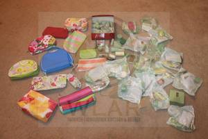 lot 178 image: GENEROUS AMOUNT OF CLINQUE MAKE-UP SKIN CARE PRODUCTS AND COSMETIC POUCH BAGS  SEE PICS&nbsp