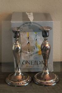 lot 183 image: TOTAL OF 2 ONEIDA GEORGIA SCROLL&nbsp 9 CANDLESTICKS&nbsp , 376692&nbsp