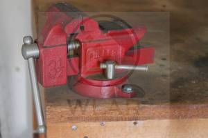 lot 219 image: FULLER 3 12 SWIVEL TABLE MOUNTED VISE