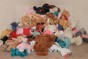 lot 221 image: GENEROUS AMOUNT OF STUFFED ANIMALS MUST TAKE BRING YOUR OWN BAGS OR TOTES