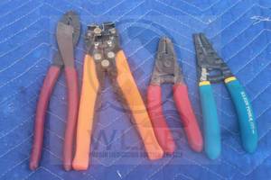 lot 19 image: TOTAL OF 4 ASSORTED BRAND WIRE STRIPPER GRIP CUTTERS  SEE PICS&nbsp