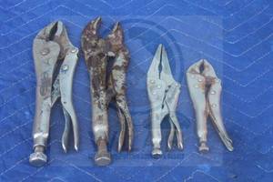 lot 30 image: TOTAL OF 4 ASSORTED BRANDSIZE VISE GRIPS , 5 ,7 9&nbsp
