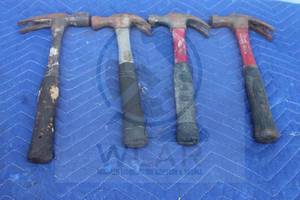 lot 48 image: TOTAL OF 4 RUBBER HANDLE CLAW HAMMERS 13 &amp 14  SEE PICS&nbsp