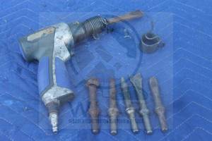 lot 115 image: KOBALT AIR PNEUMATIC HAMMER WITH 6-ASSORTED AIR HAMMER CHISELS BITS&nbsp