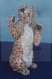 lot 167 image: 1960S -1970S VINTAGE ITALIAN&nbsp GLOSSY FINISH CERAMIC SITTING SNARLING LEOPARD 15&nbsp SCULPTURE STATUE SIGNED J.W&nbsp