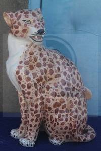 lot 168 image: LARGE ITALIAN GLOSSY FINISH CERAMIC SMILING SITTING LEOPARD&nbsp 22&nbsp SCULPTURE STATUE SIGNED M.C&nbsp