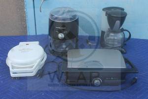 lot 171 image: TOTAL OF 4 SMALL KITCHEN APPLIANCES , TOASTMASTER , SUNBEAM, HAMILTON BEACH  SEE PICS&nbsp