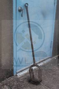 lot 179 image: ANTIQUE POST HOLE DIGGER&nbsp