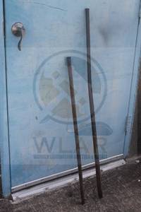 lot 180 image: TOTAL OF 2&nbsp HEAVY DUTY&nbsp STEEL&nbsp DIGGING TAMPING&nbsp BARS 36 &amp 47  ONE IS RAZORBACK BRAND&nbsp