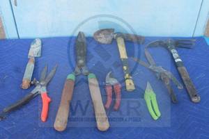lot 195 image: TOTAL OF 8 ASSORTED GARDEN TOOLS , PRUNERS, LOOPERS,PICKAXE HEADGE SHEARS  SEE PICS&nbsp