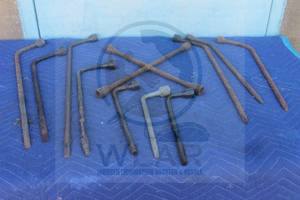 lot 208 image: TOTAL OF 11 ASSORTED BRAND SIZE LUG WRENCHES&nbsp