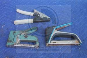lot 6 image: MALCO TY4G TENSIONING TIE TOOL&nbsp WITH 2-HEAVY DUTY STAPLE GUNS&nbsp STAPLERS , VINTAGE POWRKRAFT SWINGLINE 101 TACKER ARROW T50  SEE PICS&nbsp&nbsp