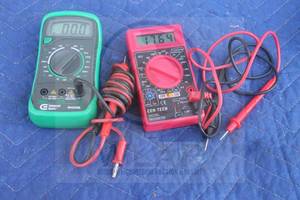 lot 8 image: TOTAL OF 2&nbsp ELECTRIC MULTI FUNCTION MULTIMETERS , COMMERCIAL ELECTRIC MAS830B , CEN-TECH DIGITAL&nbsp MULTIMETER&nbsp