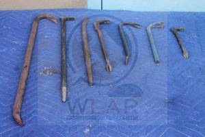 lot 27 image: TOTAL OF 7 ASSORTED BRAND  SIZE CROWBARS PRYBARS&nbsp  SEE PICS&nbsp