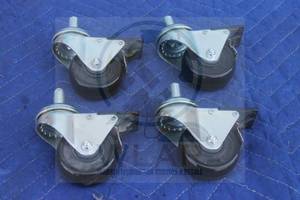 lot 58 image: TOTAL OF 4 LOCKING 2 12 CASTERS&nbsp
