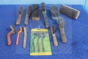 lot 61 image: TOTAL OF 14 ASSORTED BRANDSIZE HARD WIRE BRUSHES&nbsp