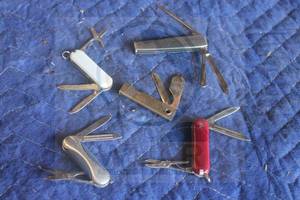 lot 82 image: TOTAL OF 5 - MINI&nbsp MULTI -TOOL&nbsp FOLDING POCKET KNIVES  SEE PICS&nbsp
