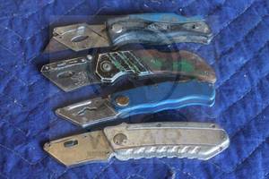 lot 88 image: TOTAL OF 4 ASSORTED BRAND FOLDING UTILITY&nbsp POCKET KNIVES RAZOR BLADE TOOLS&nbsp