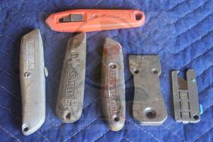 lot 90 image: TOTAL OF 6 ASSORTED BRAND SIZE UTILITY KNIVES
