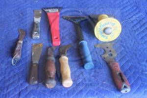 lot 92 image: TOTAL OF 9 ASSORTED COLLECTION OF VARIOUS PAINT SCRAPERS , RAZOR SCRAPERS , INCLUDING MASONARY CHISEL  SEE PICS&nbsp