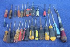 lot 125 image: TOTAL OF 28 ASSORTED BRANDSIZE PHILLIPS HEAD SCREW DRIVERS  SEE PICS&nbsp