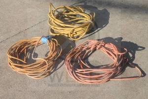 lot 137 image: TOTAL OF 3 MEDIUM-HEAVY DUTY EXTENSION CORDS&nbsp