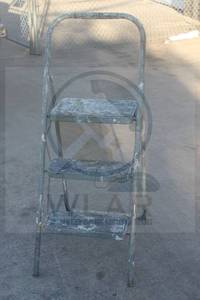 lot 144 image: ALUMINUM 3-STEP LADDER , 45 H&nbsp