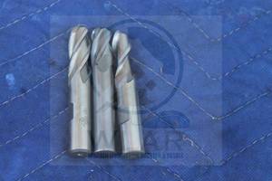 lot 153 image: TOTAL OF 3 ASSORTED BRAND HSS 4 FLUTE ROUND TIP&nbsp END MILL 716 &amp 12 DIAM  SEE PICS&nbsp