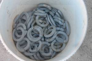 lot 172 image: GENEROUS AMOUNT OF STELL WASHERS 2 58 BUCKET NOT INCLUDED