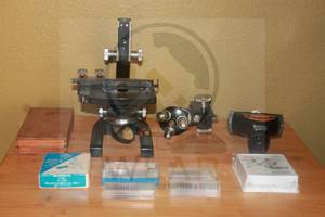 lot 35 image: AMERICAN OPTICAL&nbsp BINOCULAR MICROSCOPE  ARM NEEDS REPAIR&nbsp , WITH GENEROUS AMOUNT OF MICROSCOPE&nbsp COVER GLASSE SLIDES  SEE PICS&nbsp