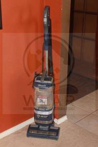 lot 36 image: SHARK&nbsp NAVIGATOR LIFT AWAY ADVANCE&nbsp UPRIGHT VACUUM CLEANER&nbsp LA30166&nbsp