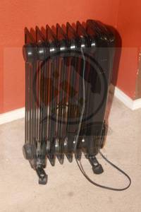 lot 58 image: MAINSTAYS ELECTRIC RADIATOR BLACK HEATER H0-02708