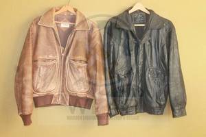 lot 97 image: TOTAL OF 2 VINTAGE MENS LEATHER&nbsp BROWN 40R  BLACK&nbsp XL BOMBER JACKETS&nbsp