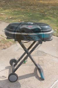 lot 98 image: COLEMAN ROADTRIP PORTABLE 9043 SERIES GRILL