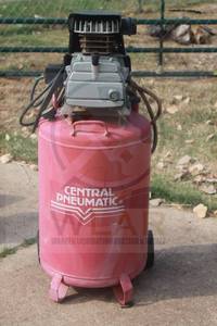 lot 106 image: CENTRAL PNEUMATIC&nbsp AIR COMPRESSOR (&nbsp 200 PRESSURE&nbsp GAUGE&nbsp ) WITH PNEUMATIC RED AIR HOSE&nbsp
