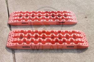 lot 108 image: PAIR OF HEAVY DUTY OFF-ROAD RECOVERY TRACTION BOARDS&nbsp