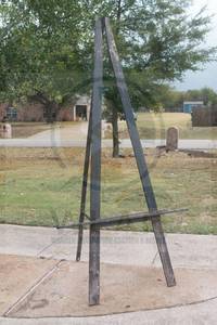 lot 133 image: BLACK WOOD FLOOR EASEL ,95H&nbsp