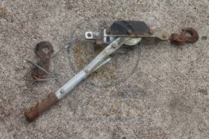 lot 138 image: COME ALONG HAND&nbsp WINCH&nbsp CABLE PULLER WITH HOOKS&nbsp