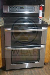 lot 152 image: LG STAINLESS STEEL ELECTRIC DOUBLE OVEN STOVE RANGE WITH&nbsp INTUI TOUCH CONTROLS &amp BRILLANT BLUE INTERIOR  SEE PICS&nbsp